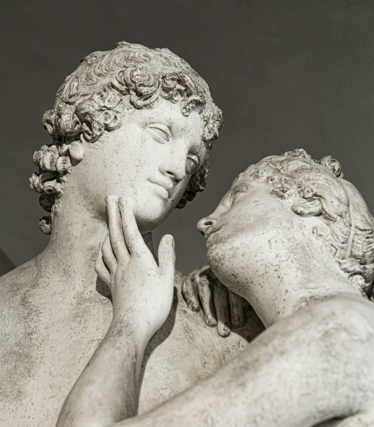 statue of a couple